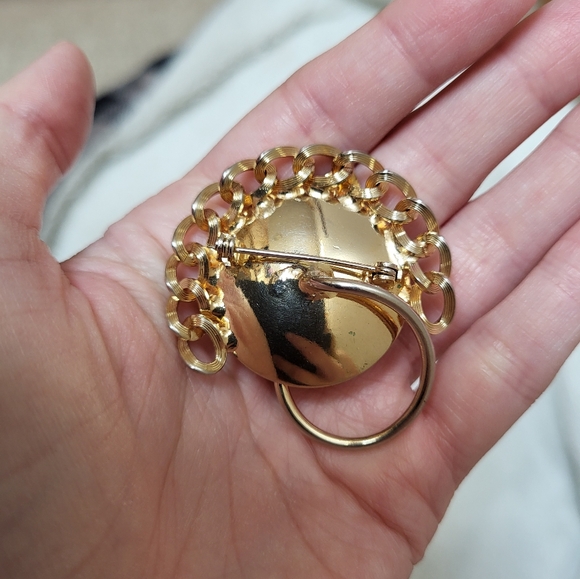 Gold Tone Leaf Brooch! - Picture 6 of 9